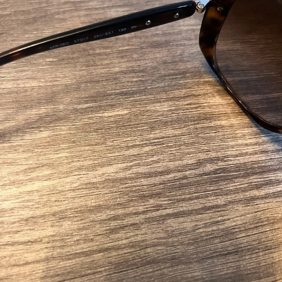 Prada sunnies - Picture 3 of 4